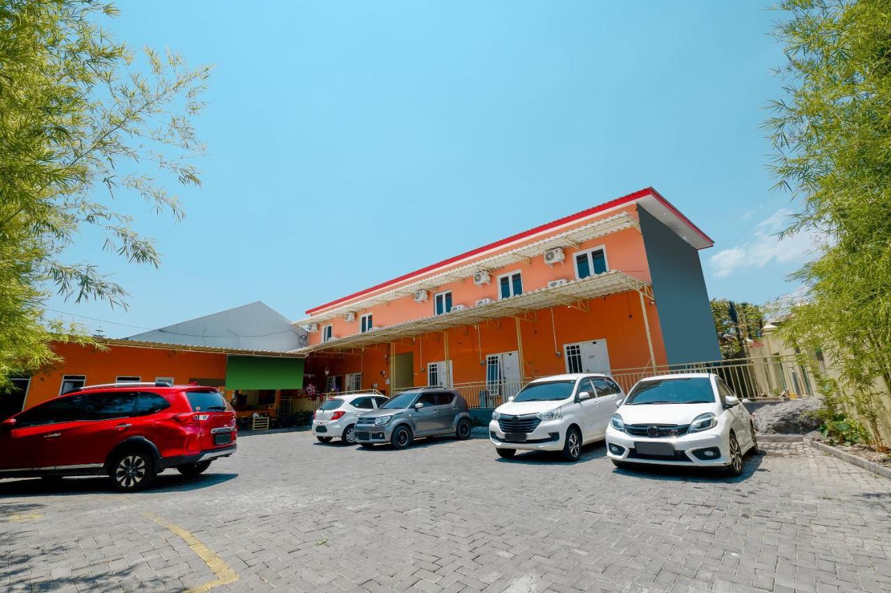 Hotel Oyo 1835 Kostel Wood Semarang Exteriér fotografie